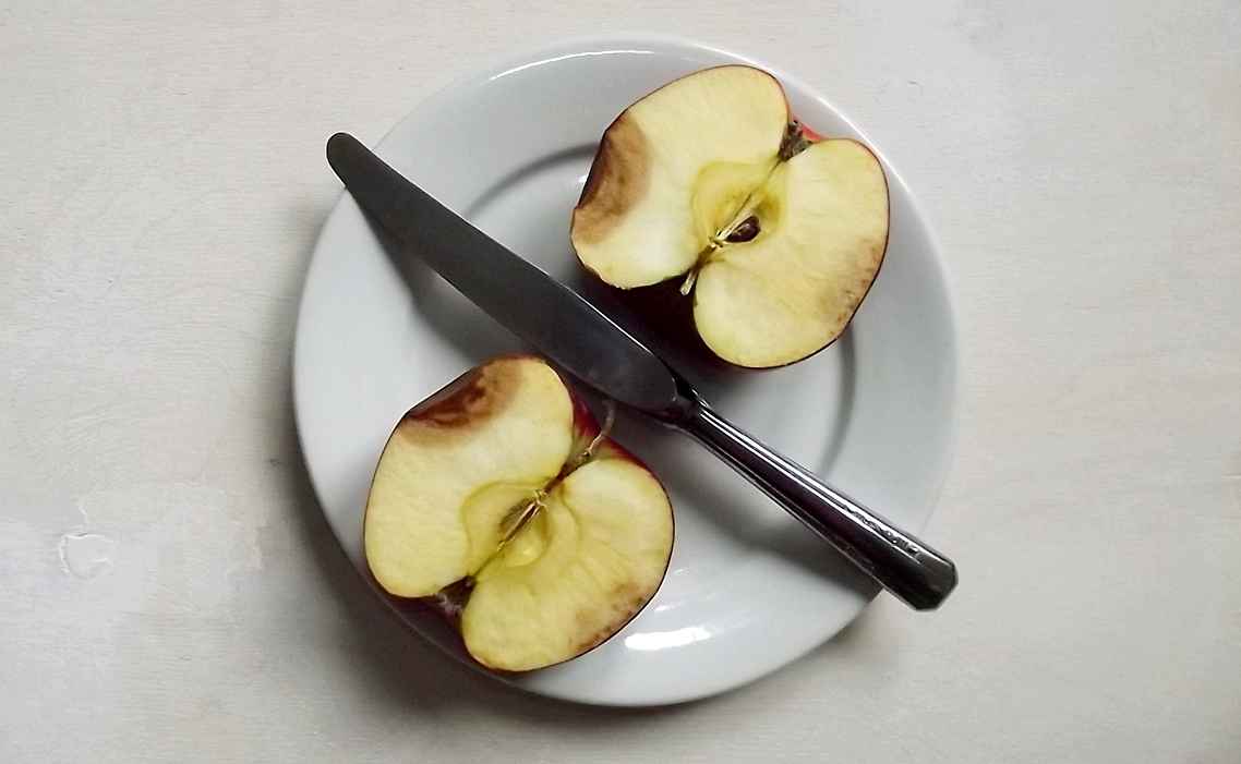 Dwie połówki jabłka